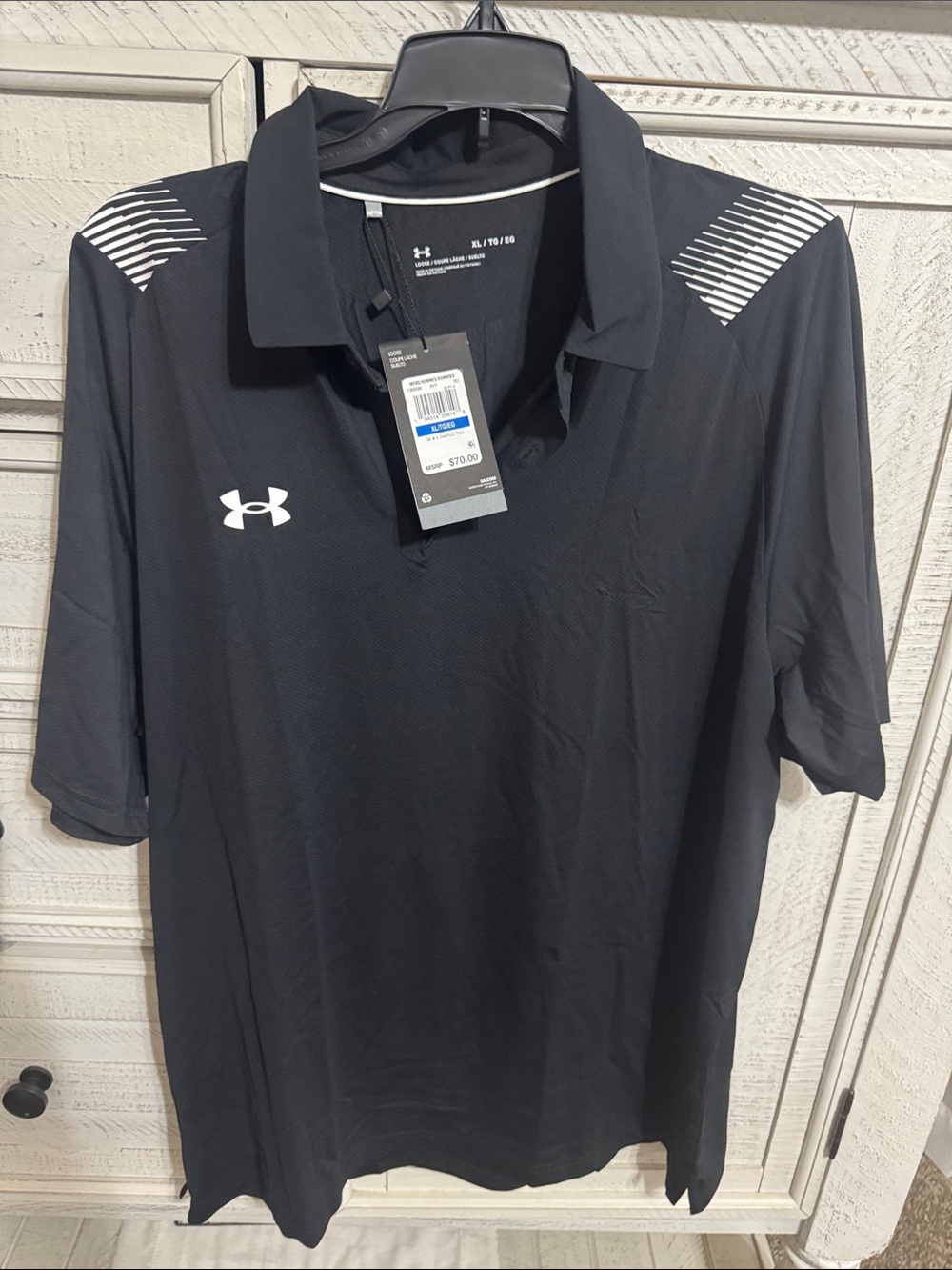 NWT Under Armour Men’s Black isochill Polo with White Logo Accents